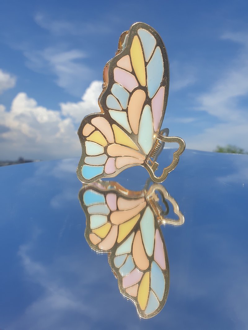 Stained Glass Butterfly Hair Clip - Pastel Rainbow Butterfly - 髮夾/髮飾 - 樹脂 多色