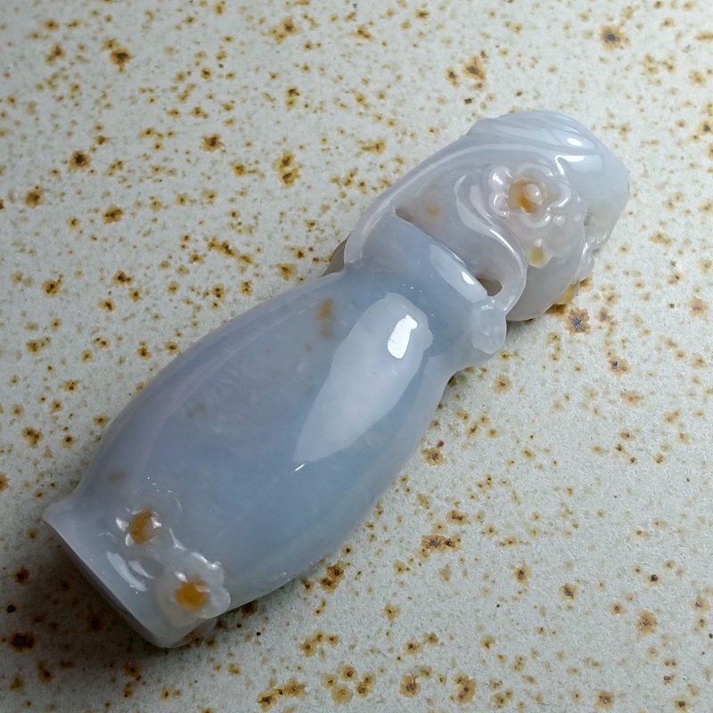 J0213天然翡翠A貨 . 冰糯藍底撒金寶瓶富貴花.富貴平安.擺件. - 擺飾/家飾品 - 玉石 