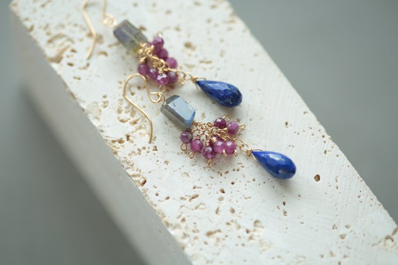 Gorgeous era labradorite ruby ​​lapis lazuli long earrings - ต่างหู - คริสตัล หลากหลายสี