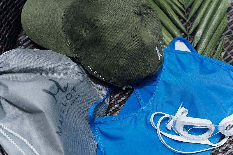 GOODY BAG "Maillot swimwear+Maillot cap+Sliver maillot bag" - หมวก - วัสดุอื่นๆ สีน้ำเงิน