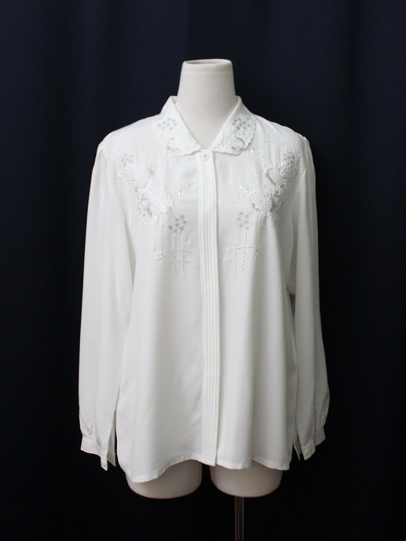 【RE0201T1710】森林系精緻刺繡花滕寬鬆白色古著襯衫 - 女襯衫 - 聚酯纖維 白色