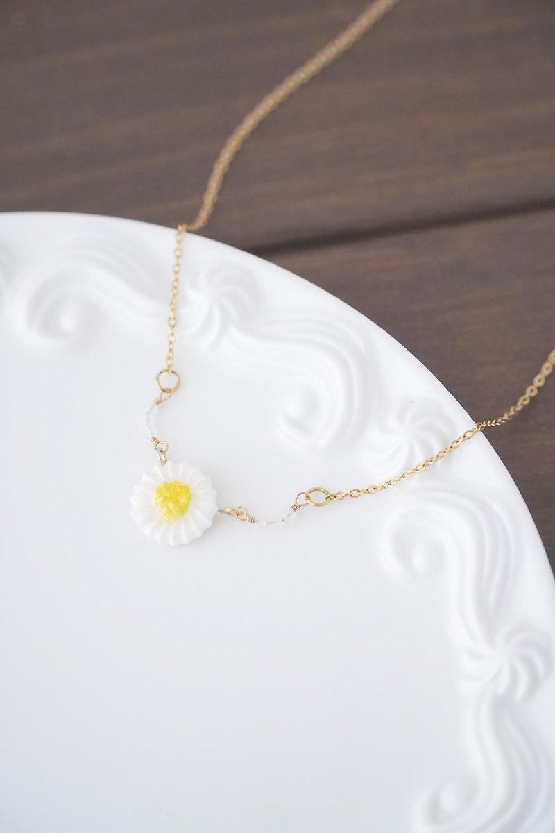 Birth Flower x Birthstone /Apr/ Daisy x Quartz Necklace - Necklaces - Clay White