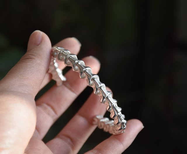 Dark boned bracelet hotsell