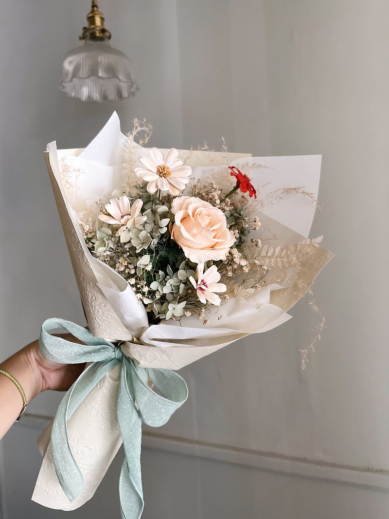Eternal Bouquet Classic French Romance | Valentine's Day Bouquet | Concert Bouquet | Birthday Bouquet - ช่อดอกไม้แห้ง - พืช/ดอกไม้ ขาว