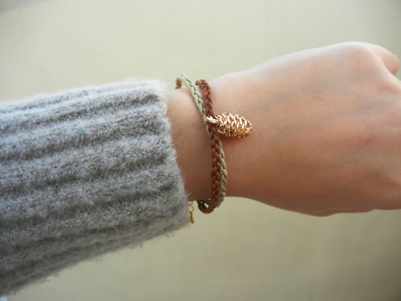*coucoubird*Rose gold pine cone two-tone braided bracelet - สร้อยข้อมือ - โลหะ สีนำ้ตาล