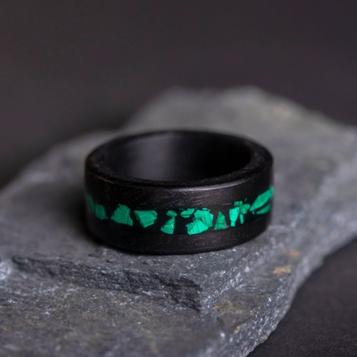 Green Wood 木質樹脂孔雀石是送給女士和男士的禮物。手工飾品