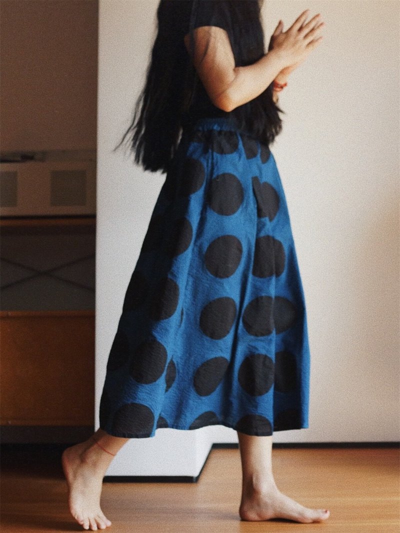 Navy blue polka dot salt-shrinkable cotton bubble cotton eco-friendly finished plant indigo dyed all-match summer skirt - Skirts - Cotton & Hemp Blue