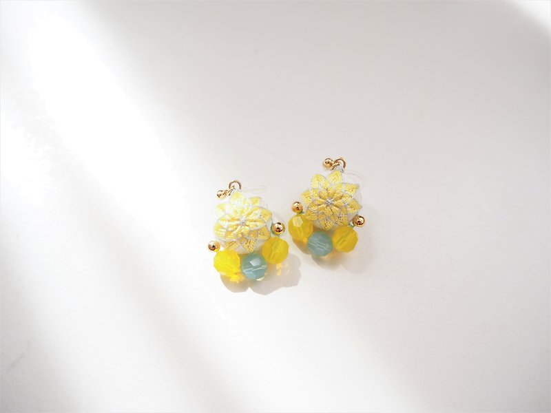 tachibanaya Japanese TEMARI Jewelry earrings Yellow 日本的傳統工藝 手鞠球 刺繡 耳環 - 耳環/耳夾 - 繡線 黃色