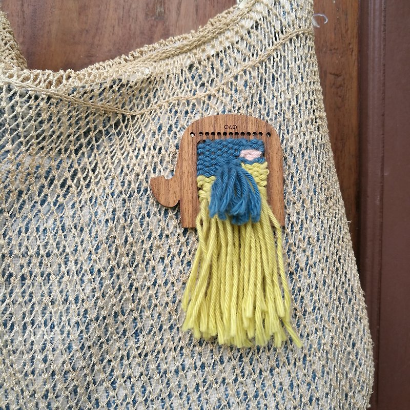 DIY miniloom brooch - 胸針/心口針 - 木頭 咖啡色