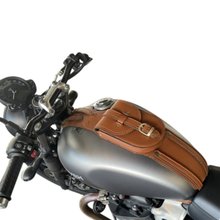 TRIUMPH (ヴィンテージブラウン) 本革バッグ(タンク) T100,T120,Bobber用ストラップパネル - ショップ  favoritebiker その他 - Pinkoi