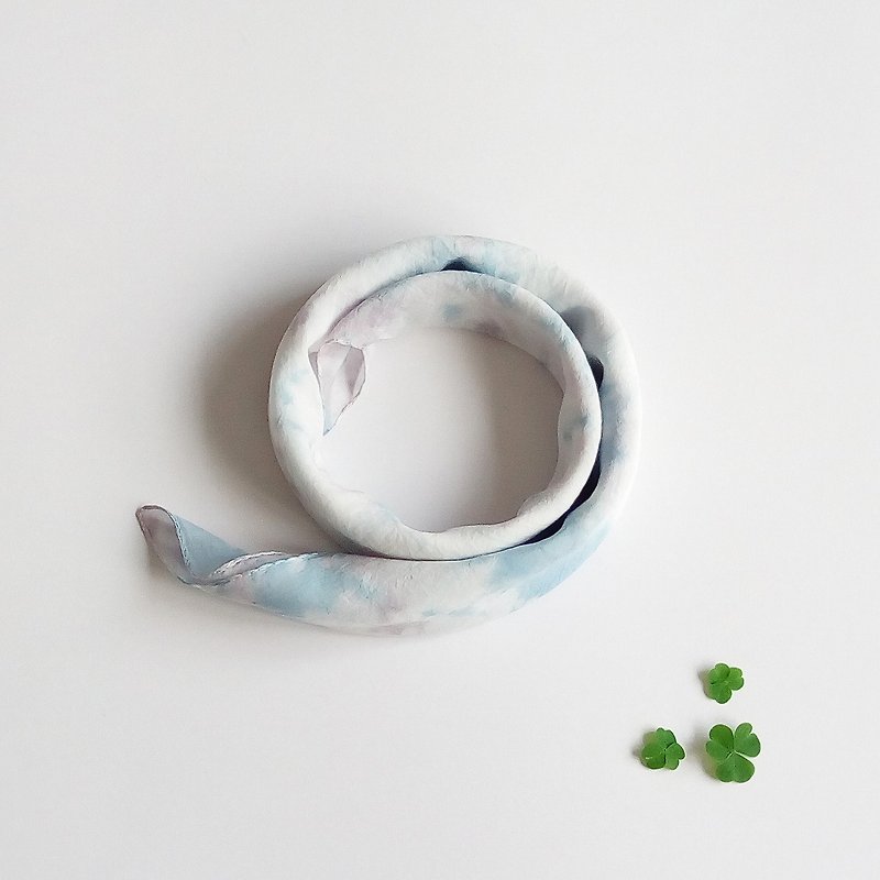 秋日穿搭 手工原創渲染絲巾-自在 藍染 植物染 圍巾 髮帶 限量 - 絲巾 - 絲．絹 多色