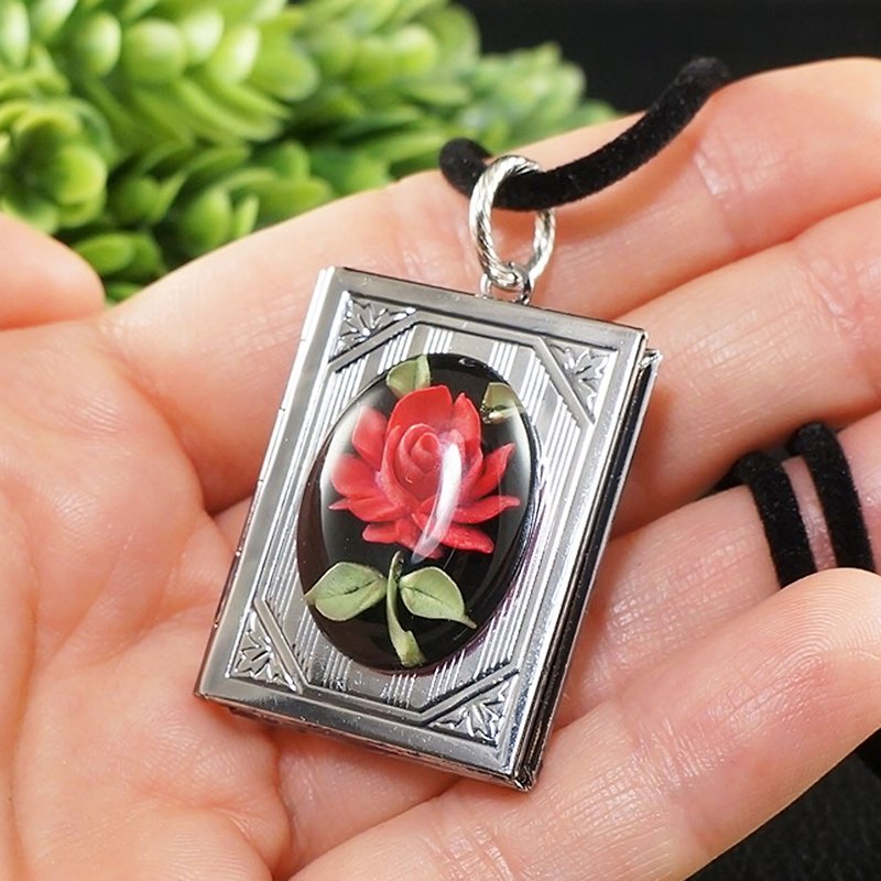 Red Rose Vintage Intaglio Cameo Silver Photo Locket Pendant Necklace Jewelry - Necklaces - Other Materials Red