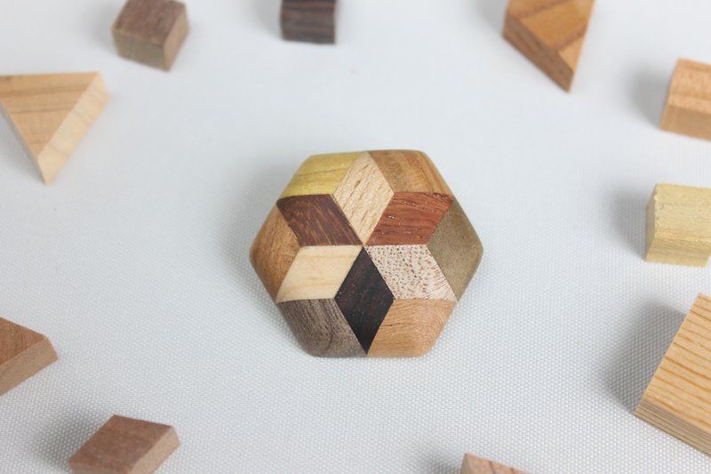 Hexagon brooch with parquet star - Brooches - Wood Khaki