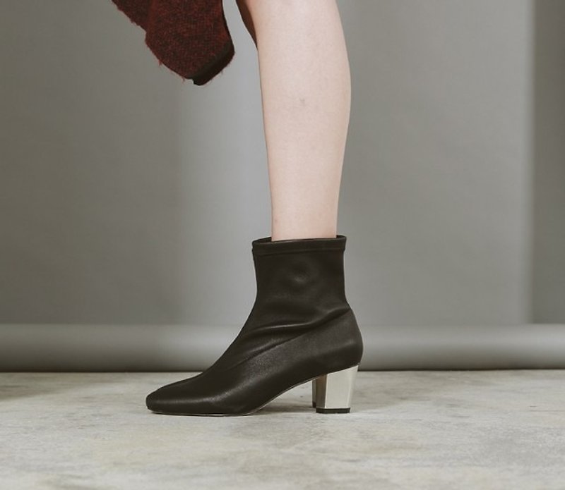 Comfortable stretch sheepskin with retro leather boots black silver - รองเท้าบูทยาวผู้หญิง - หนังแท้ สีดำ