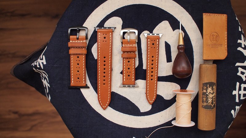 Brogue style strap customized Apple Watch - สายนาฬิกา - หนังแท้ สีกากี