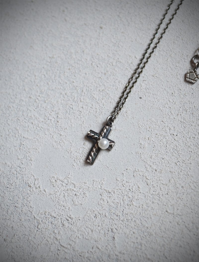 Pearl cross necklace - Necklaces - Silver Silver