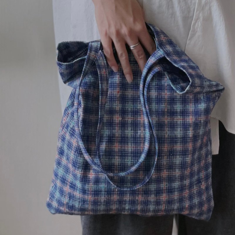 Purely handmade plant-dyed hand-woven fabric handmade shoulder bag - กระเป๋าแมสเซนเจอร์ - ผ้าฝ้าย/ผ้าลินิน 