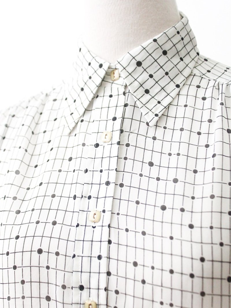 【RE0916T159】 early autumn fresh retro little lattice checkered white ancient shirt - เสื้อเชิ้ตผู้หญิง - เส้นใยสังเคราะห์ ขาว