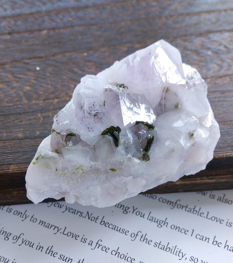 Quartz with lnclusions 綠簾石共生礦 花園水晶 天然礦石 原礦 - 擺飾/家飾品 - 其他材質 
