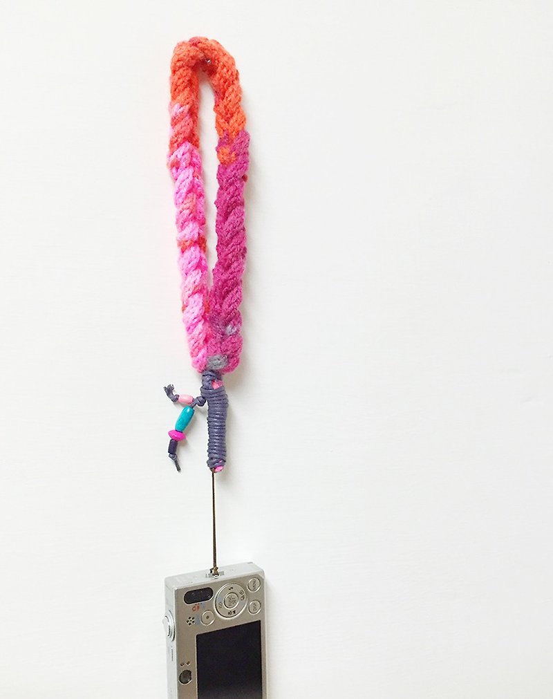 ENDORPHIN crochet wrist camera strap/hand strap (PINK) - ที่ใส่บัตรคล้องคอ - วัสดุอื่นๆ สึชมพู