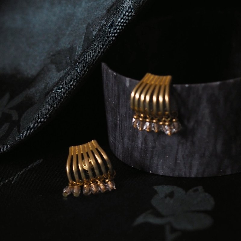 Antique Scalloped Short Earrings - Earrings & Clip-ons - Copper & Brass Gold
