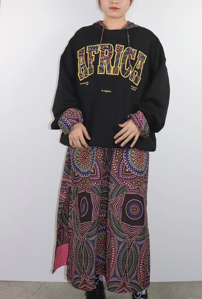 AFRICA刺繍裏毛プルオーバー【organic cotton】 - トップス ユニセックス - コットン・麻 ブラック