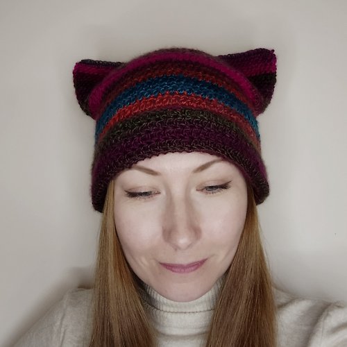 Alternative Crochet Boutique 鉤針編織貓耳帽。 帶貓耳朵的方形帽子。 有耳朵的五顏六色的帽子