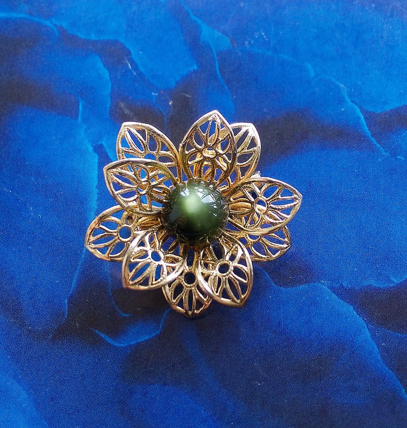 Vintage Jewelry 西洋古董飾品 簍空 花形 小巧 別針 - 徽章/別針 - 其他金屬 金色