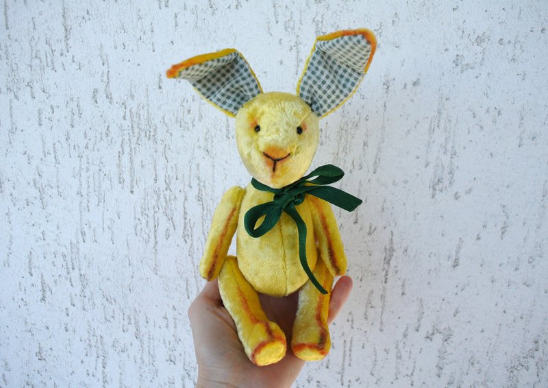 玩具兔子 Yellow bunny, Artist ooak rabbit, Vintage plush toy, Easter bunny - 公仔/玩偶 - 其他人造纖維 黃色