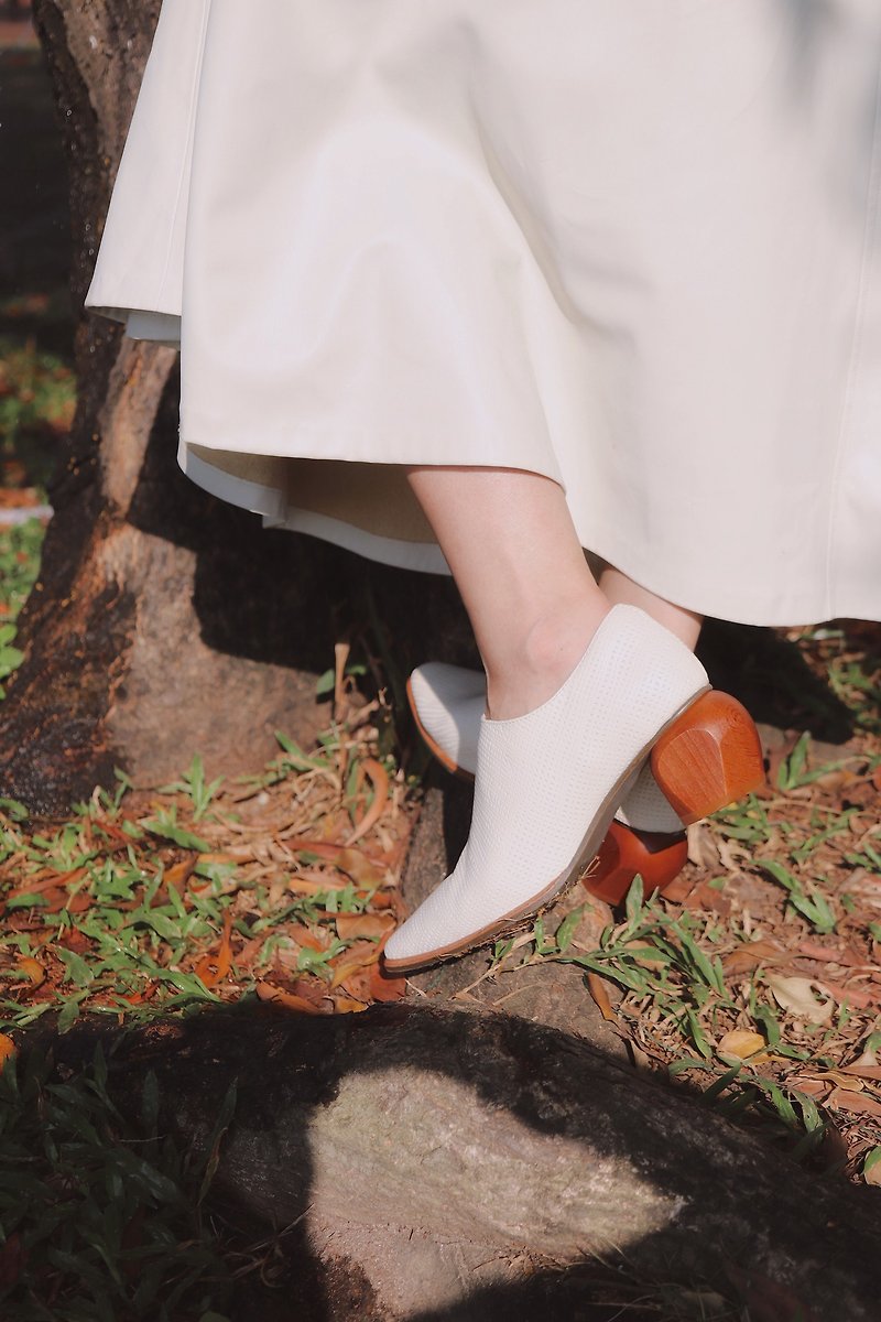 wooden heel pointed high heels - รองเท้าส้นสูง - หนังแท้ 