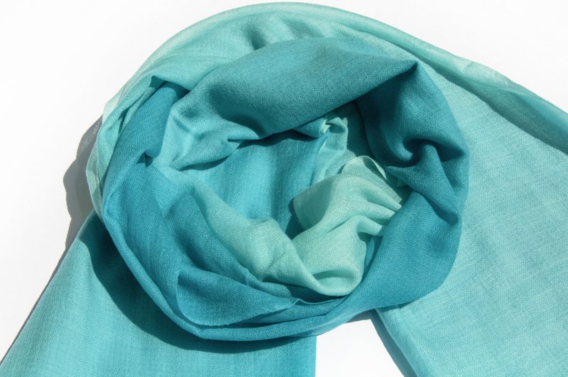 喀什米爾Cashmere/羊絨圍巾/純羊毛圍巾披巾/戒指絨披肩-藍色漸層 - 圍巾/披肩 - 羊毛 多色