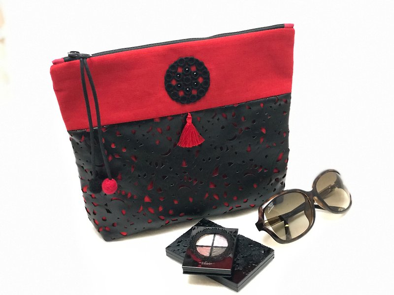 Exchange Gifts - Cosmetic Bag - Oriental Wind Red Laser Engraved Leather - กระเป๋าเครื่องสำอาง - หนังแท้ สีแดง