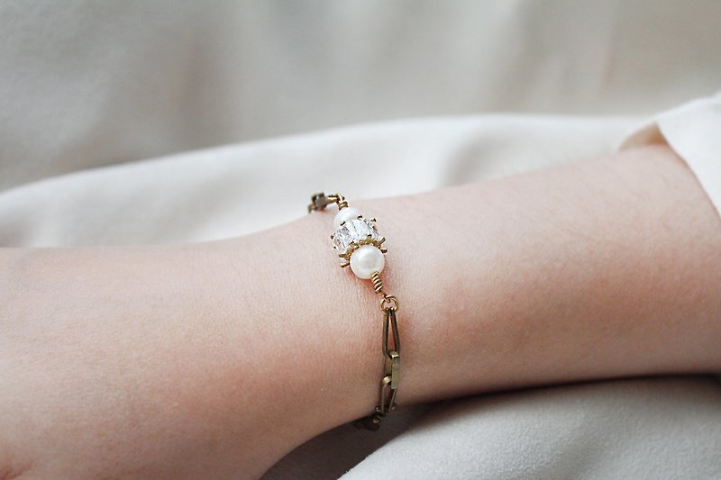 雪境 Pearl 珍珠鋯石銅手鍊 - 手鍊/手鐲 - 寶石 白色