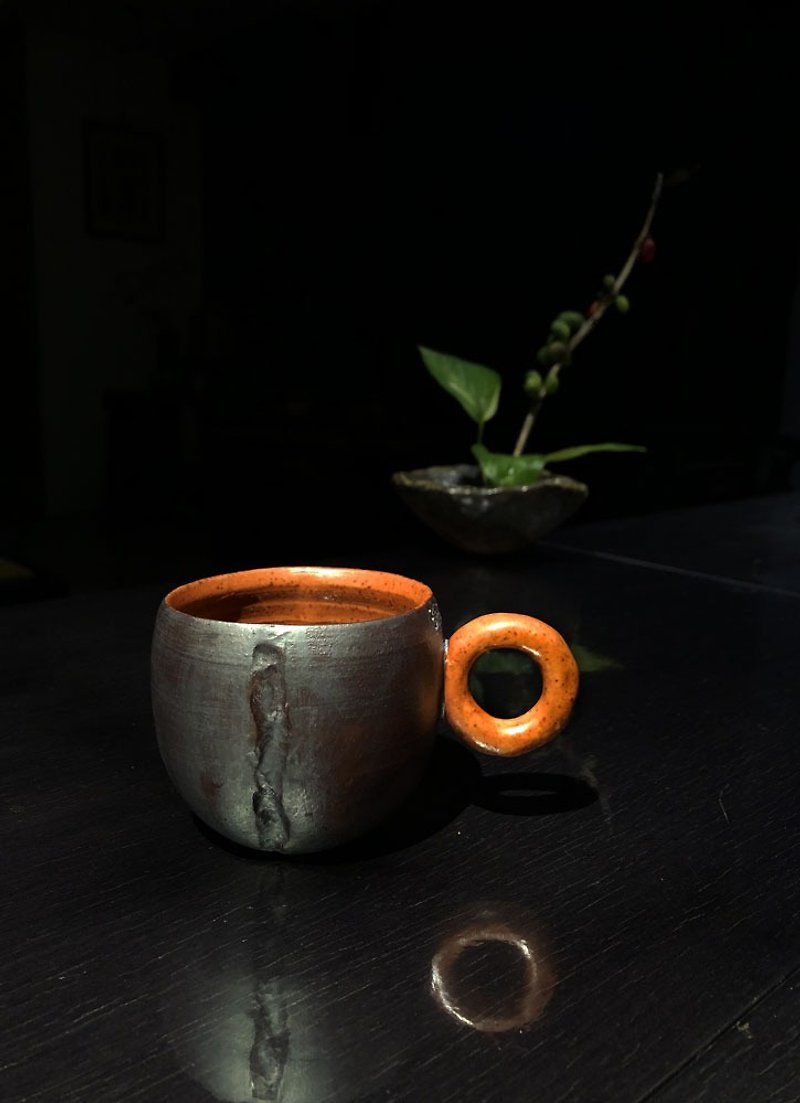 【吳優杯】陶藝家吳明儀大頭貼手把咖啡杯 - 咖啡杯 - 陶 