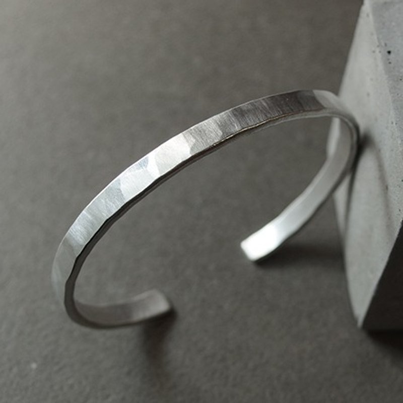 Low-key cut surface brushed texture forged sterling silver bracelet - Bracelets - Silver Silver