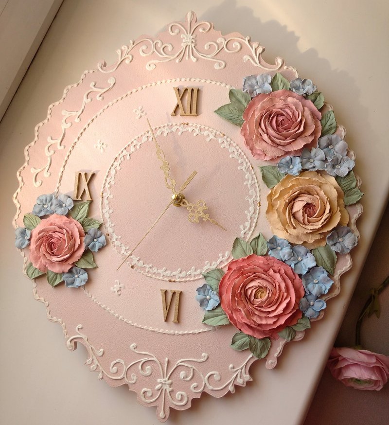 靜音掛鐘 Wall clock with roses and hydrangea Shabby chic Silent clock for nursery - 兒童家具 - 木頭 粉紅色