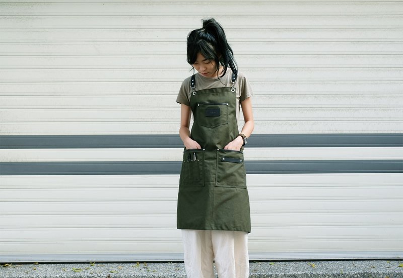 Craftsman Work Apron Army Green Plain Canvas X Black Vegetable Tanned Cowhide - ผ้ากันเปื้อน - หนังแท้ 