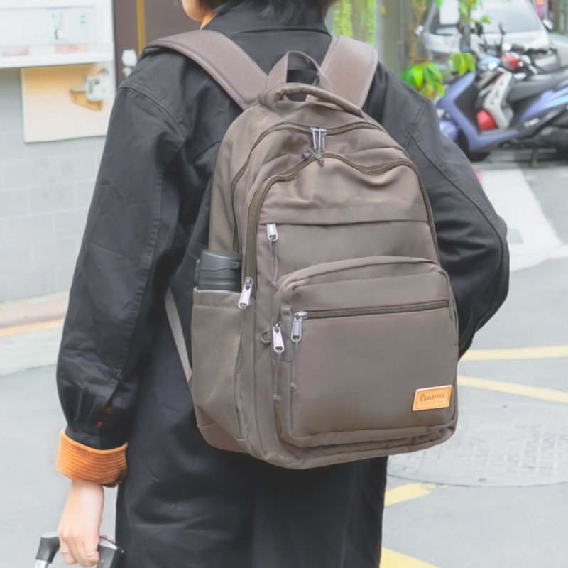 Light Travel Large Capacity Laptop Backpack (Chocolate Milk) - กระเป๋าเป้สะพายหลัง - ไนลอน สีเทา