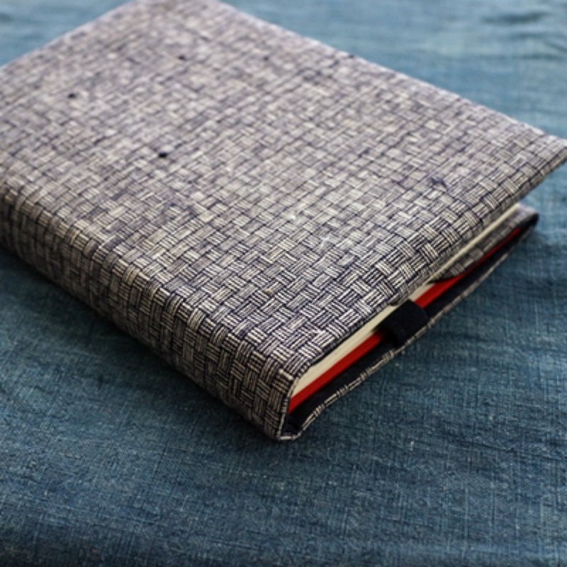 Gray blue hand-made blue-dyed plant-dyed A5 patchwork book jacket 32 open book cover hand account cloth book cover book cover - ปกหนังสือ - ผ้าฝ้าย/ผ้าลินิน สีเทา