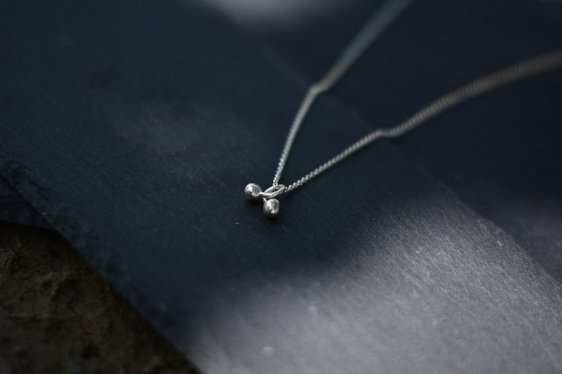 Cherry sterling silver necklace - สร้อยคอ - เงินแท้ สีเงิน