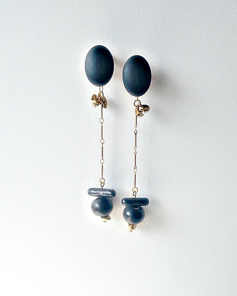 Galaxy 2way earrings /moon/ Interchangeable GOLD/ヘマタイト/水牛 - 耳環/耳夾/耳骨夾 - 樹脂 黑色