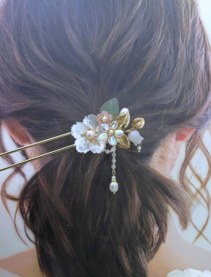 Lemon Handmade Hair Accessories White Butterfly Shell Camellia Hairpin - เครื่องประดับผม - กระจกลาย สึชมพู