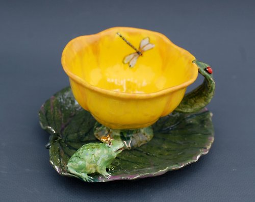 PorcelainShoppe Green yellow tea cup & saucer set Frog figurie Leaf saucer flower cup