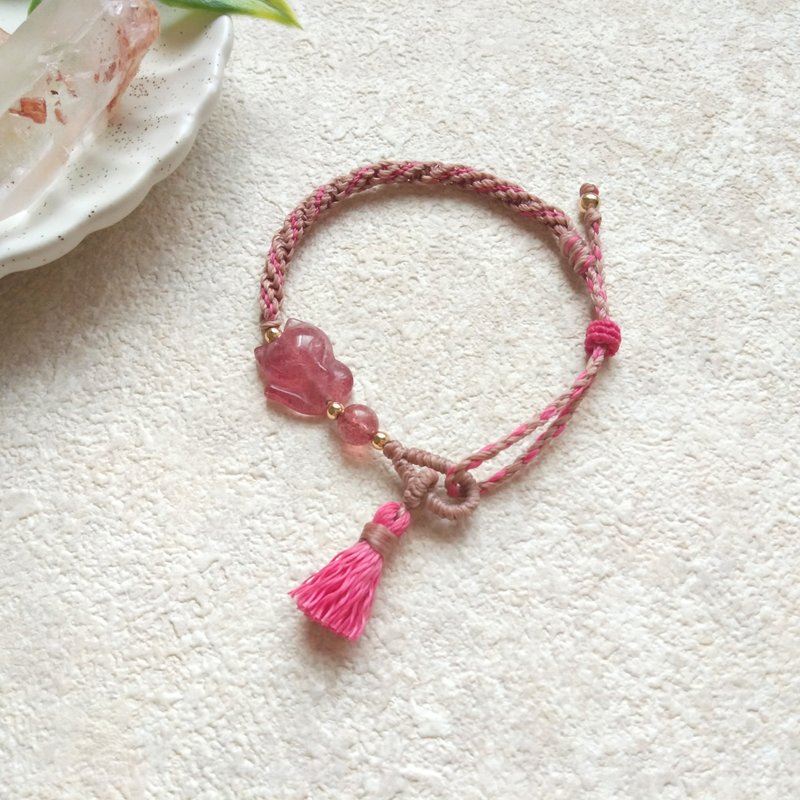 Little fox. Strawberry crystal. South American Brazilian Wax thread braided bracelet - สร้อยข้อมือ - เครื่องประดับพลอย สีแดง