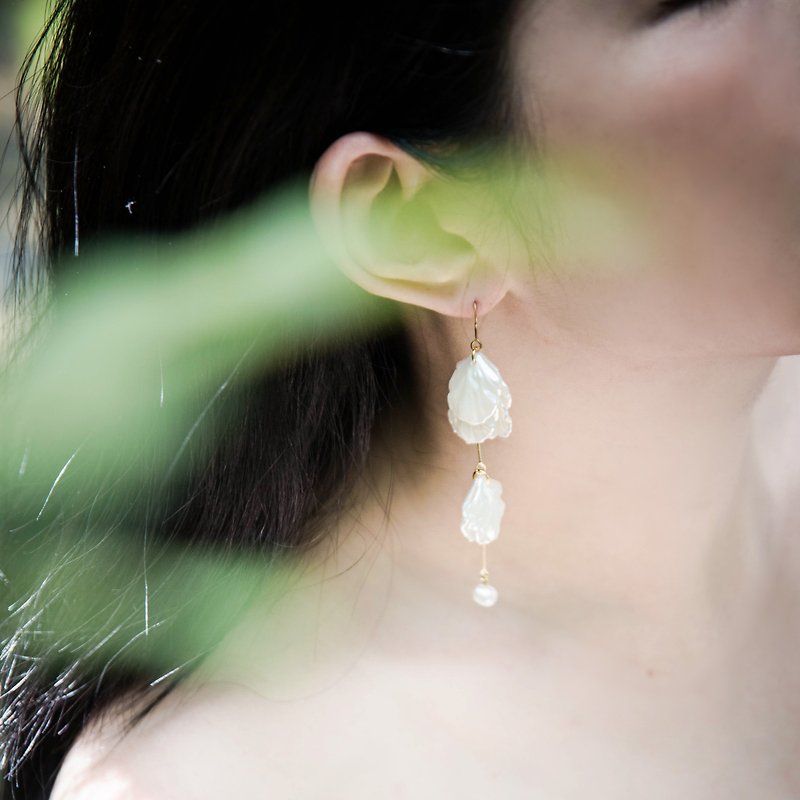 Venus' Tears Pearl Earrings - Earrings & Clip-ons - Other Materials White
