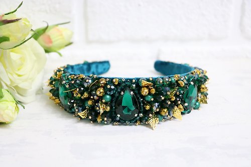 Designer beaded jewelry by Mariya Klishina Emerald green headband Deep green tiara Emerald crystals headband
