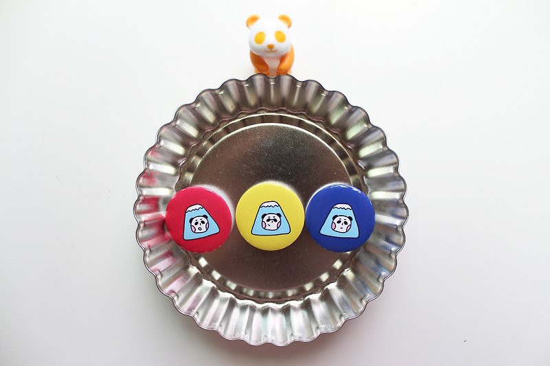 Fuji Panda / Badge（3モデル） - バッジ・ピンズ - 紙 多色