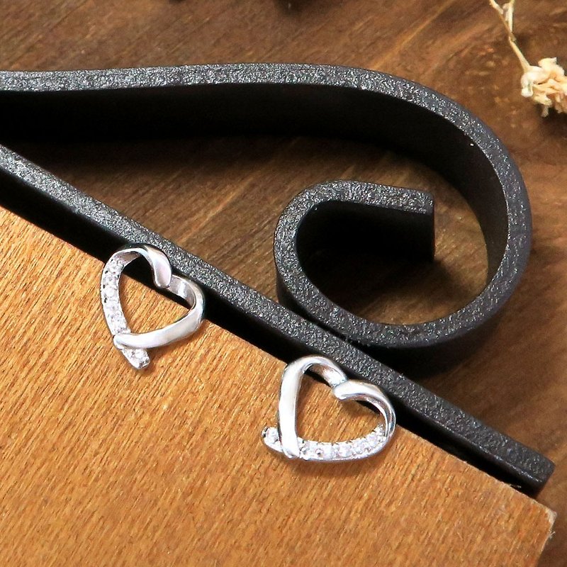 Ribbon Love Heart Love Silver Earrings (White K Gold Style) - ต่างหู - เงินแท้ สีเงิน