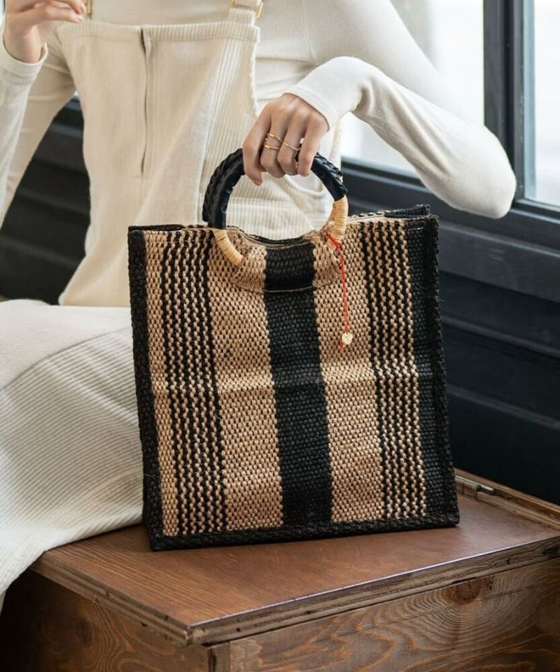 Linen tote bag made from natural linen material, handmade, genuine leather, recommended for women, spring, summer, Madal, black stripes - กระเป๋าถือ - ผ้าฝ้าย/ผ้าลินิน หลากหลายสี