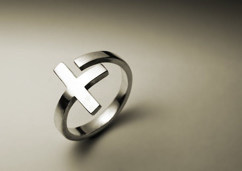 光滑造型十字架戒指 - 戒指 - 其他金屬 銀色